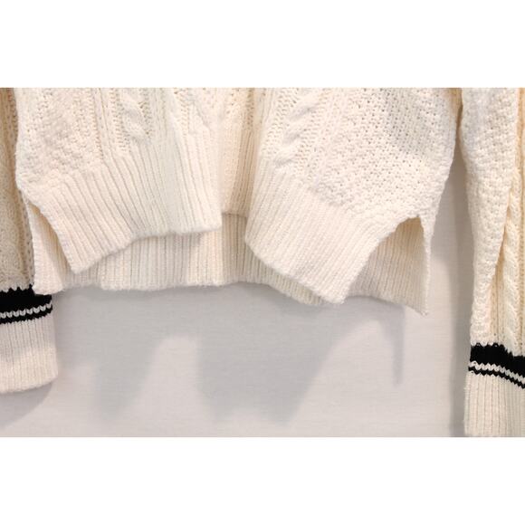 Abercrombie Fitch Sweater Womens size S Ivory Varsity Cable Cuff V-Neck Trim - Picture 4 of 8